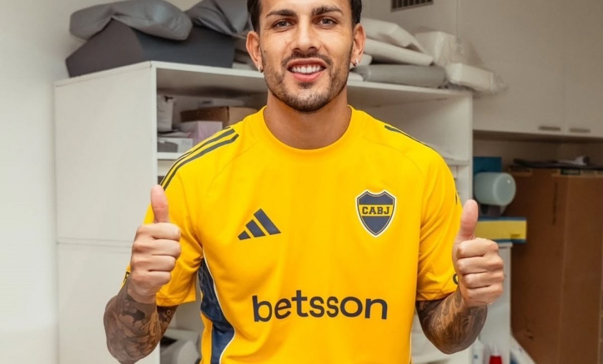 Leandro Paredes regresa a Boca Juniors y es recibido por miles de hinchas en La Bombonera