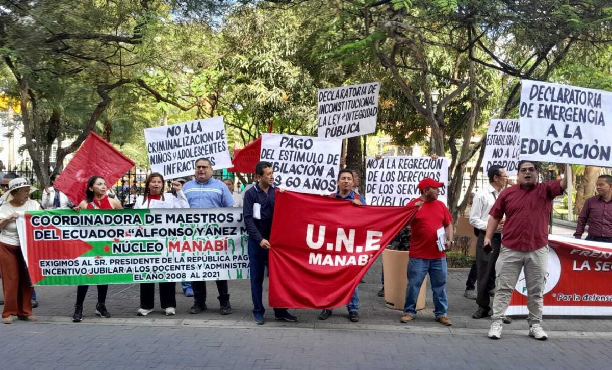 Ley de Integridad Pública desata protestas de docentes por restricciones a jubilación voluntaria