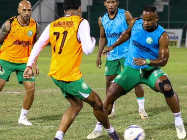 Liga de Portoviejo se mide a New Porto a las 12h00 en el estadio Reales Tamarindos