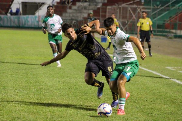 Liga de Portoviejo y LDU El Carmen se disputan el liderato del Grupo A en Manabí