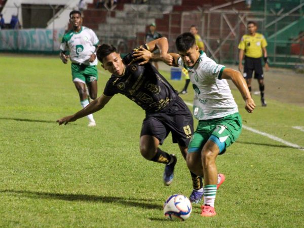 Liga de Portoviejo y LDU El Carmen se disputan el liderato del Grupo A en Manabí