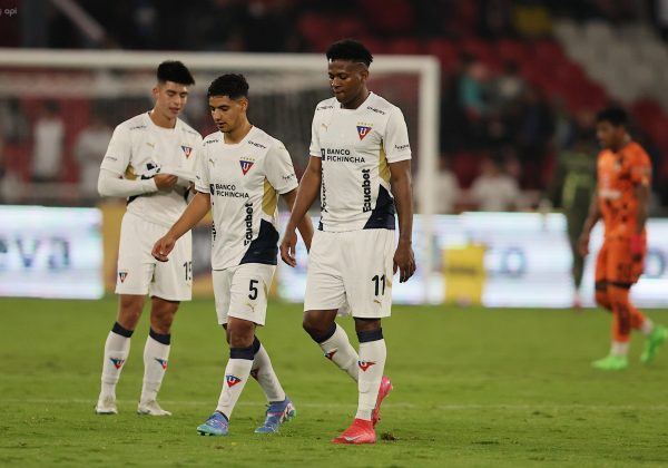 Liga de Quito recibe al puntero del Grupo 'B' Central Córdoba buscando avanzar a octavos de final de Libertadores con técnico interino