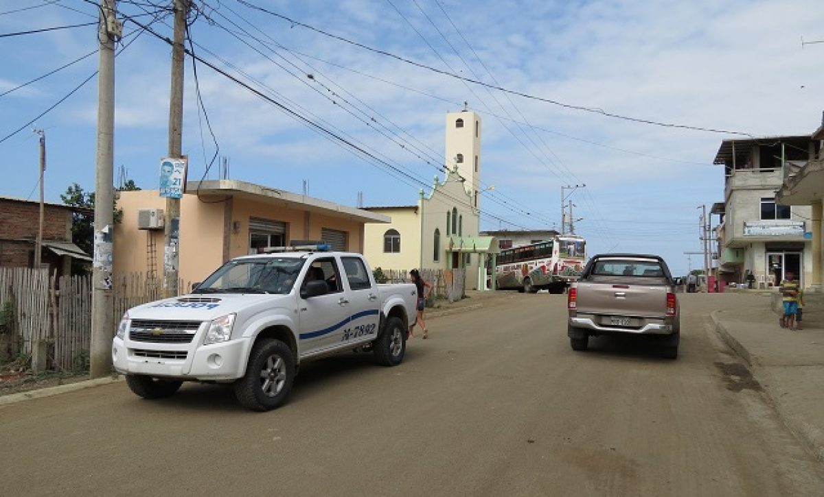 Policía investiga denuncias por vacunas y tráfico de tierras en zonas rurales de Montecristi.