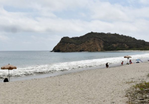 Los Frailes, playa ubicada en la provincia de Manabí, lidera el ranking de las mejores playas del Pacífico. (API)