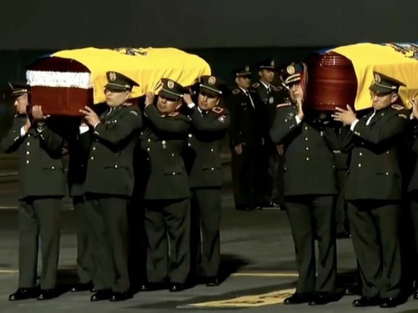 Los cuerpos de once militares asesinados durante un operativo contra la minería ilegal en Alto Punino, llegaron a Quito.