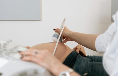Los embarazos en adolescentes de entre 10 y 14 años se incrementaron en Ecuador durante el 2024, de acuerdo a cifras del Ministerio de Salud. (Pexels)