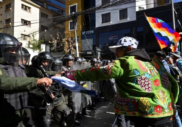 Los seguidores de Morales se abrieron paso por la fuerza.