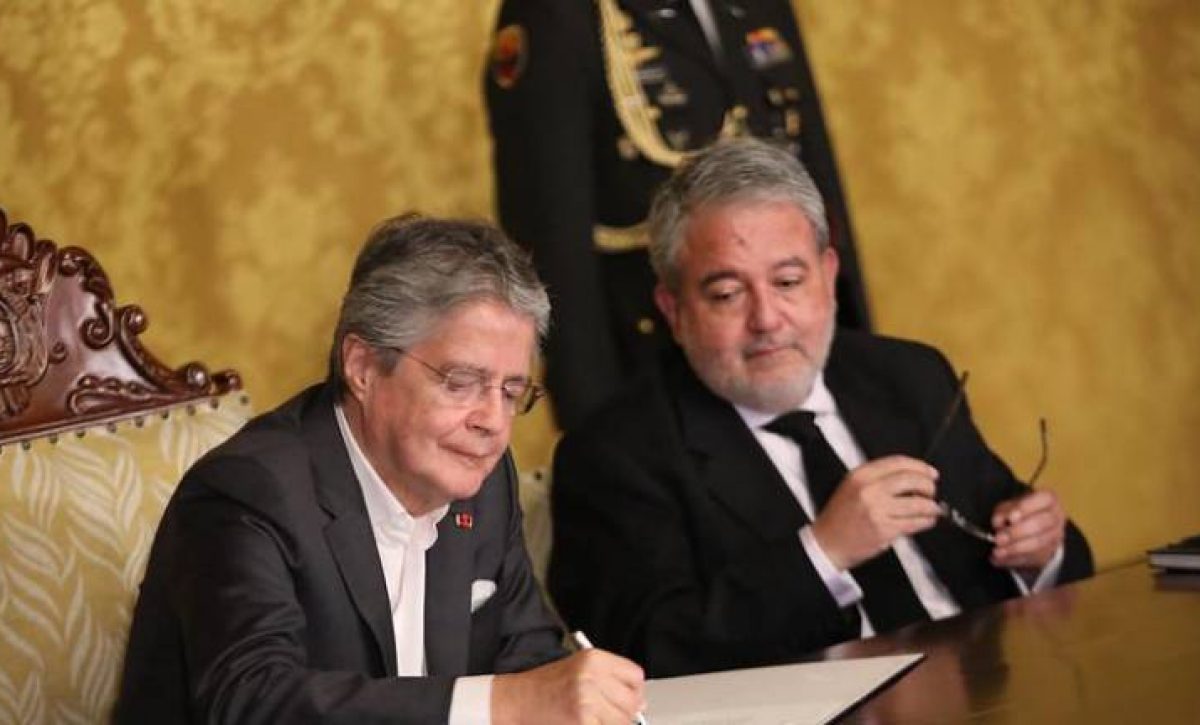 Luis-Verdesoto-exsecretario-Anticorrupcion-junto-al-presidente-Guillermo-Lasso