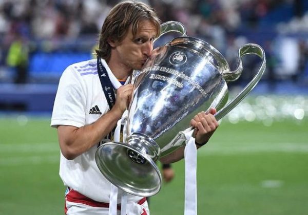 Luka Modrić, legendario centrocampista croata, confirmó su salida del Real Madrid al concluir su contrato tras el Mundial de Clubes en julio de 2025.