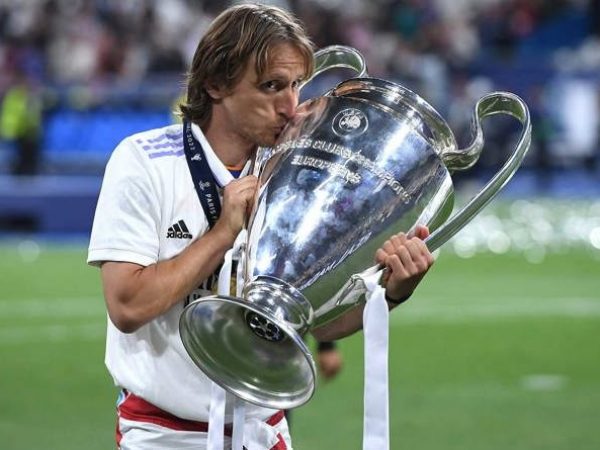 Luka Modrić, legendario centrocampista croata, confirmó su salida del Real Madrid al concluir su contrato tras el Mundial de Clubes en julio de 2025.
