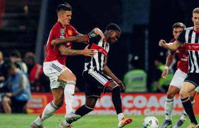 Manchester United eliminado por Grimsby Town en penales en la Carabao Cup