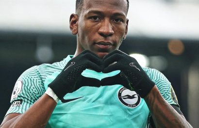 Manchester United sondea a Pervis Estupiñán para reforzar su defensa
