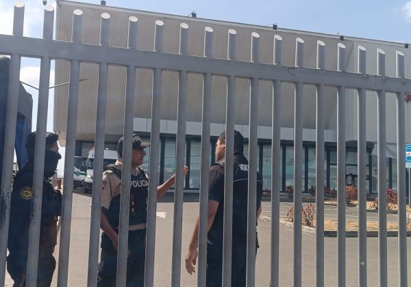 Cinco hombres resultaron heridos en un cruce de disparos registrado la tarde del jueves cerca del cementerio de Marbella, en Manta.