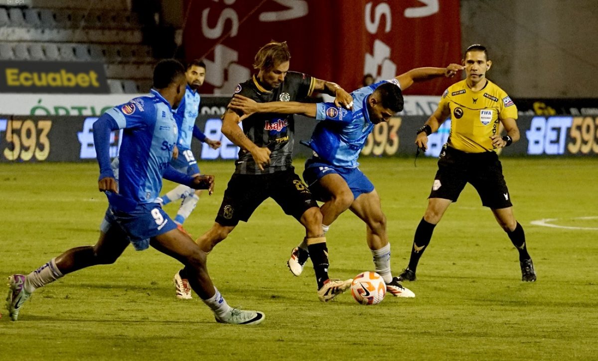 Manta FC logró un empate 2-2 frente a Macará en el estadio Bellavista de Ambato, en el arranque de la fecha 15 de la LigaPro.