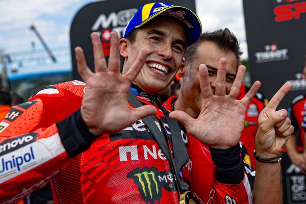 Marc Márquez ganó el sprint de Chequia tras una polémica estrategia por la presión de neumáticos