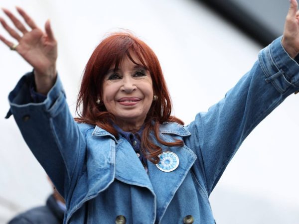 Más de 100 dirigentes de todo el mundo apoyan a Cristina Fernández y rechazan su condena judicial