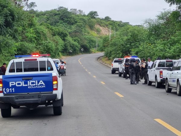 Masacre en zona rural deja cinco víctimas incineradas junto a vehículo.