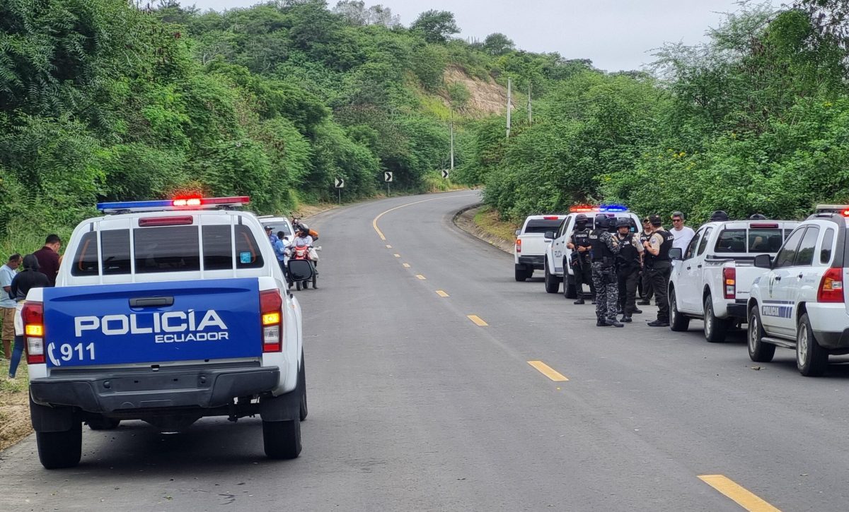 Masacre en zona rural deja cinco víctimas incineradas junto a vehículo.