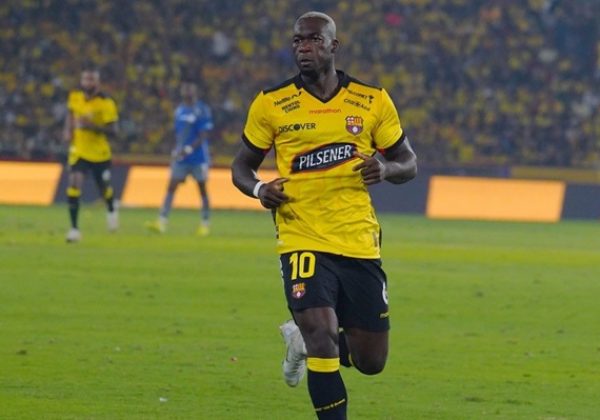 Máximo Banguera pide a Beccacece convocar a Felipe Caicedo a la 'Tricolor'