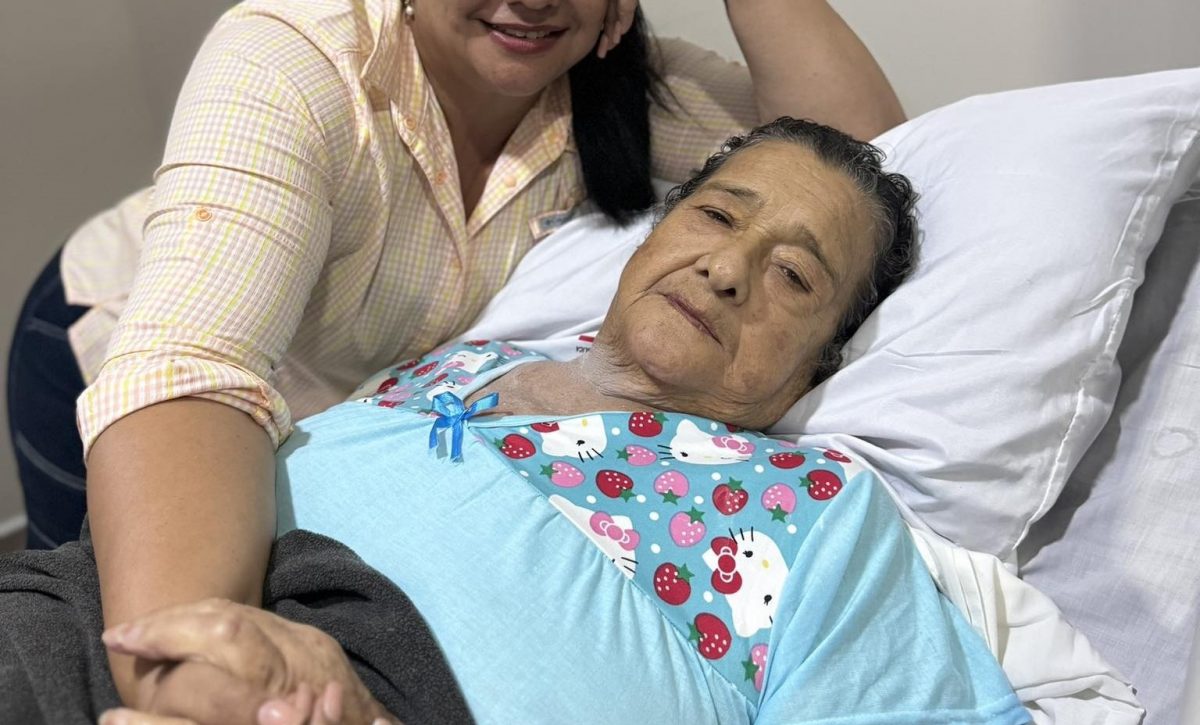 Esta fotografía fue compartida por la gobernadora de Manabí, aurora Valle, junto a su madre.
