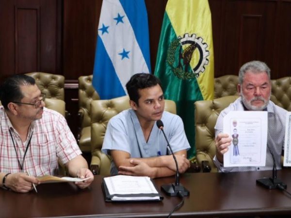 La doctora María de Lourdes Chávez Molina, comparte su trayectoria como médico. Ella narra su camino, retos y reflexiones.