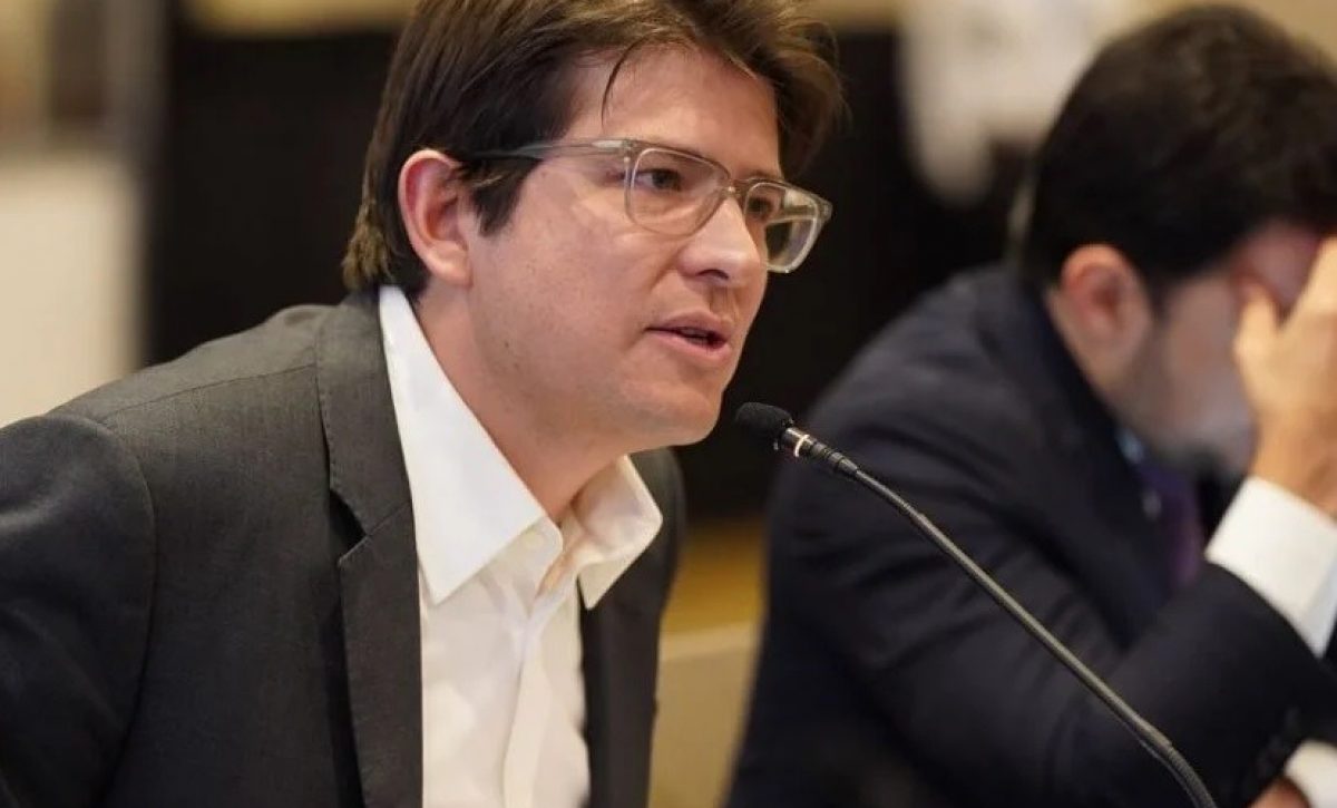 Miguel Uribe Turbay, político colombiano de 38 años, comenzó su rehabilitación neurológica en la Clínica del Country en Bogotá,