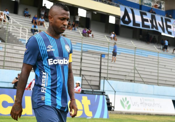 El futbolista ecuatoriano Miller Bolaños, actual jugador de Guayaquil City, fue sentenciado a ocho meses de prisión por el delito de intimidación.