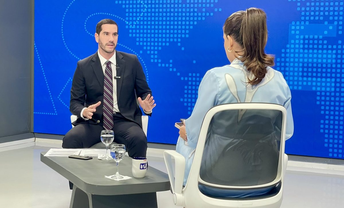 Ministro Roberto Luque se deslinda de la responsabilidad en contratos de Progen y Celec
