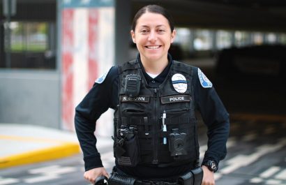 Mujer policía fingió lesión cerebral para cobrar más de 600 mil dólares por incapacidad