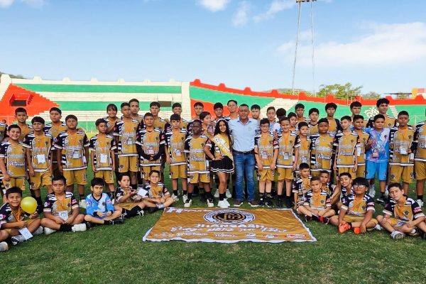 Mundialito Portoviejo Cup 2025 arranca con éxito en siete estadios de Manabí