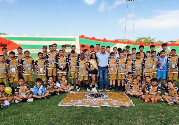Mundialito Portoviejo Cup 2025 arranca con éxito en siete estadios de Manabí