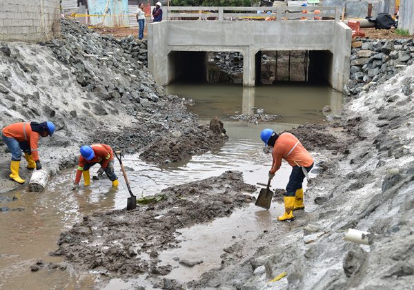 La cooperativa Realidad de Dios recibe por primera vez una obra para controlar inundaciones, parte del Plan Choque del Municipio de Guayaquil.