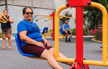El Parque Amistad, en el Suburbio de Guayaquil. Se ha convertido en un espacio donde se reúnen vecinos de todas las edades.