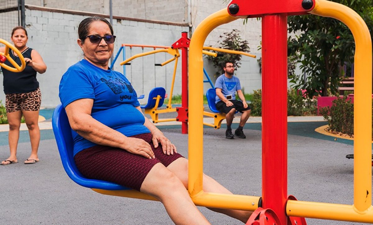 El Parque Amistad, en el Suburbio de Guayaquil. Se ha convertido en un espacio donde se reúnen vecinos de todas las edades.