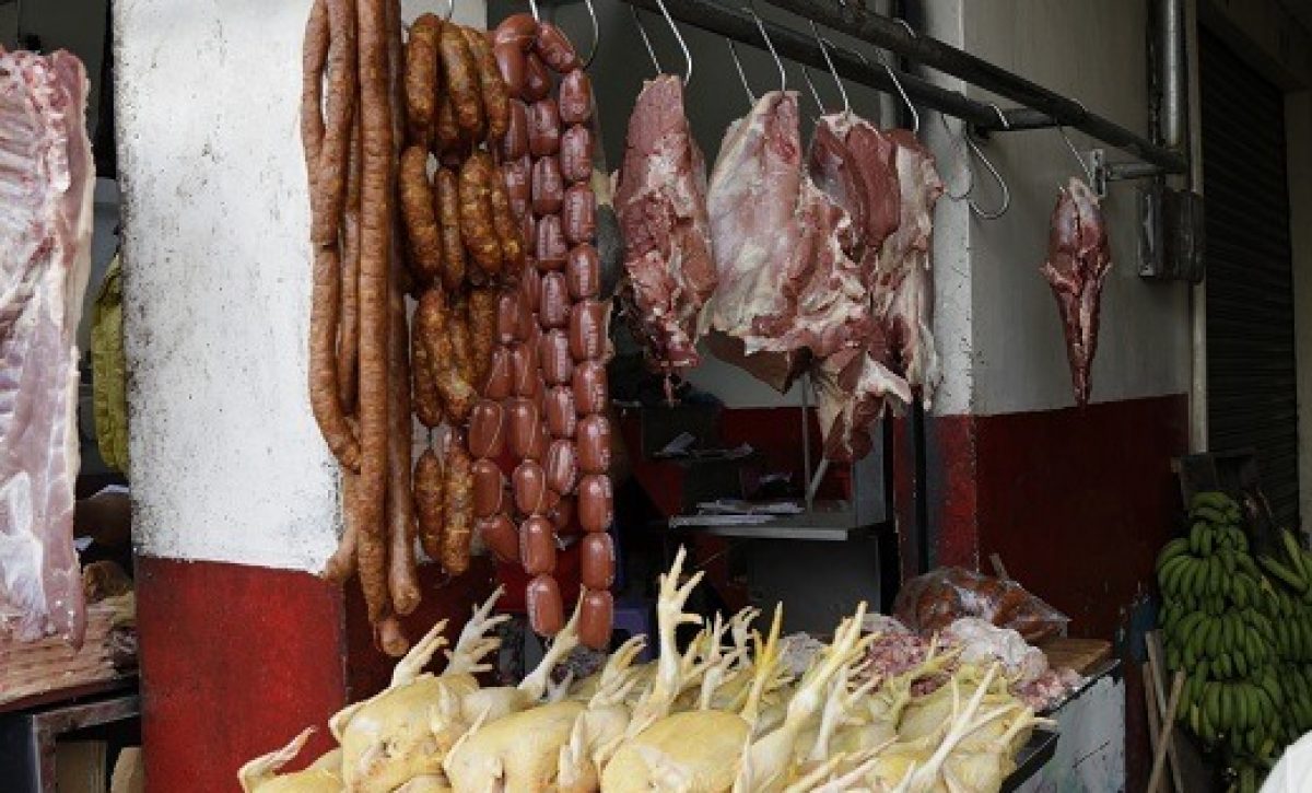 Municipio de Santo Domingo reubica tercenistas de la calle Ambato en el mercado central