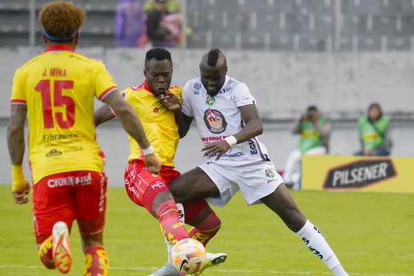 Mushuc Runa busca romper su racha ante Aucas en el Estadio Echaleche
