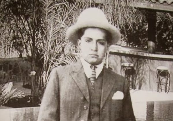 Naún Briones en una fotografía tomada en 1920.