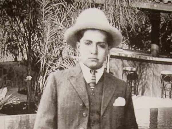 Naún Briones en una fotografía tomada en 1920.