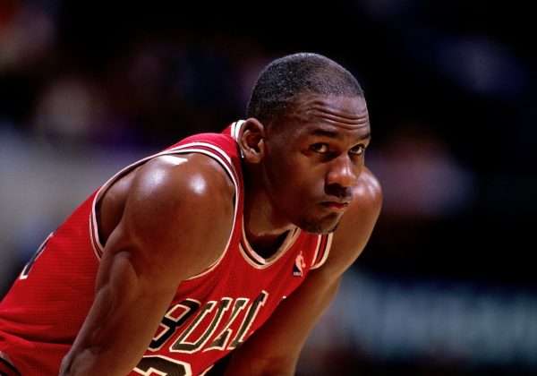 NBC anuncia la incorporación de Michael Jordan a su cobertura de la NBA.
