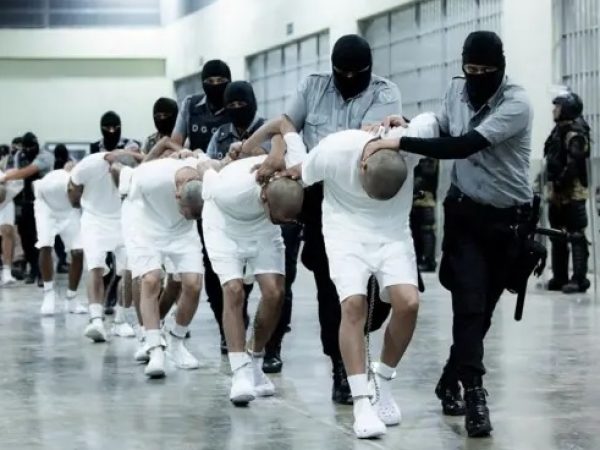 Nayib Bukele, presidente de El Salvador, criticó a organizaciones de derechos humanos por no reconocer la reducción de homicidios en el país.