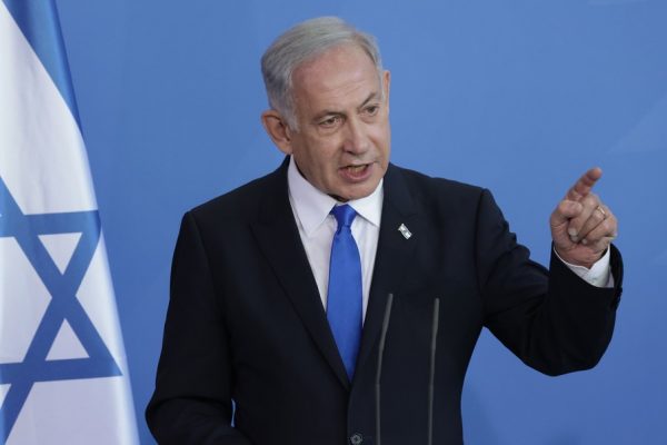 Netanyahu afirma que Israel avanza en su ofensiva contra Irán.