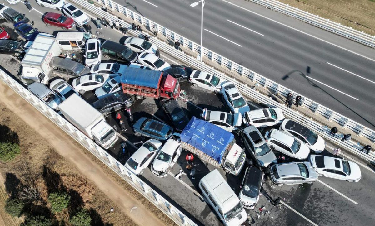 Niebla-causa-colision-en-cadena-de-mas-de-200-coches-en-el-centro-de-China