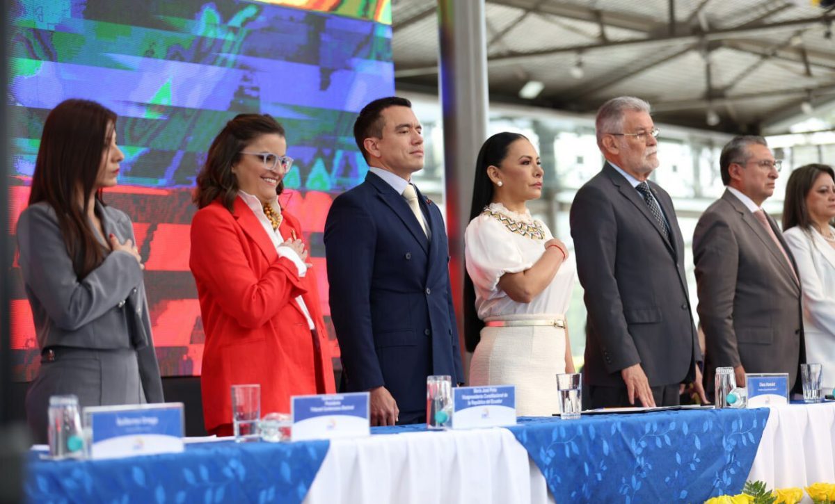 Noboa y Pinto reciben credenciales en ceremonia oficial en Quito