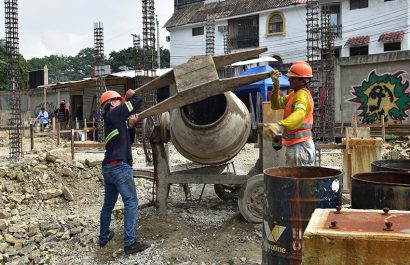 El Municipio de Guayaquil reactivó una obra deportiva en Urdesa con canchas, senderos y servicios.