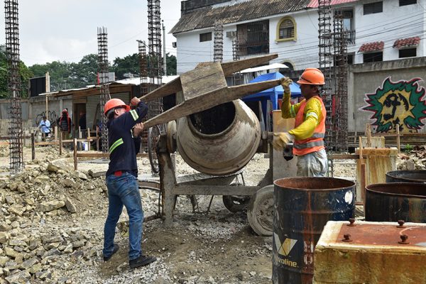 El Municipio de Guayaquil reactivó una obra deportiva en Urdesa con canchas, senderos y servicios.