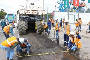 Obras viales en Quito se paralizan por falta de asfalto tras explosión en Refinería