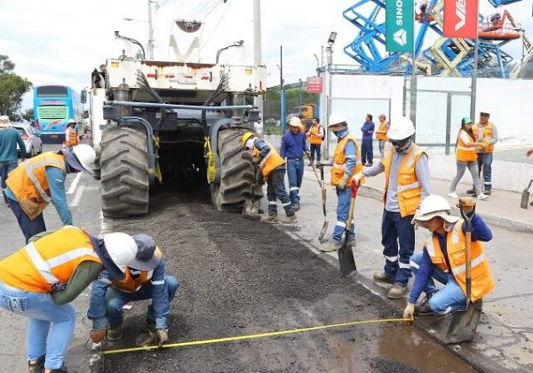 Obras viales en Quito se paralizan por falta de asfalto tras explosión en Refinería