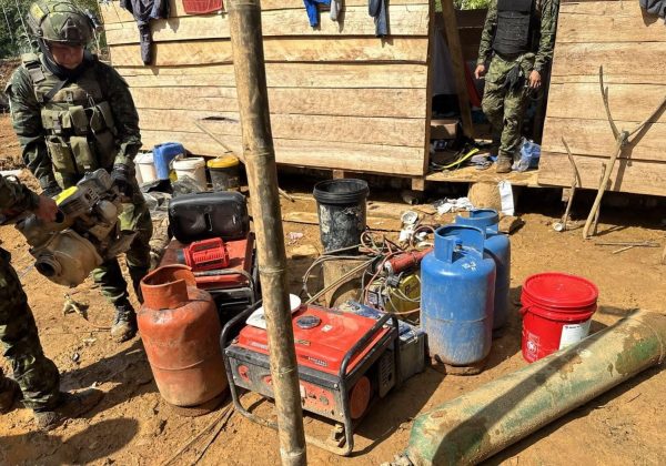 Operativo Militar inhabilita campamentos de minería ilegal en frontera norte de Ecuador