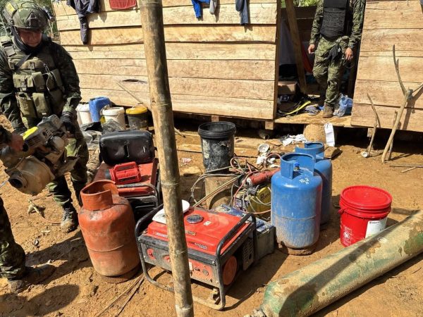 Operativo Militar inhabilita campamentos de minería ilegal en frontera norte de Ecuador