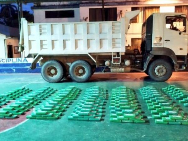 En la provincia de Napo, se encontró cerca de media tonelada de droga que era transportada en una volqueta.